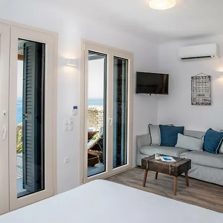 Etesians & Gasthof Super Paradise Beach (Mykonos)