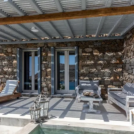 Etesians & Gasthof Super Paradise Beach (Mykonos)