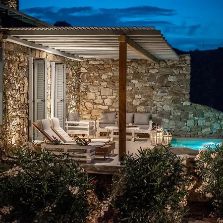 Etesians & Gasthof Super Paradise Beach (Mykonos)