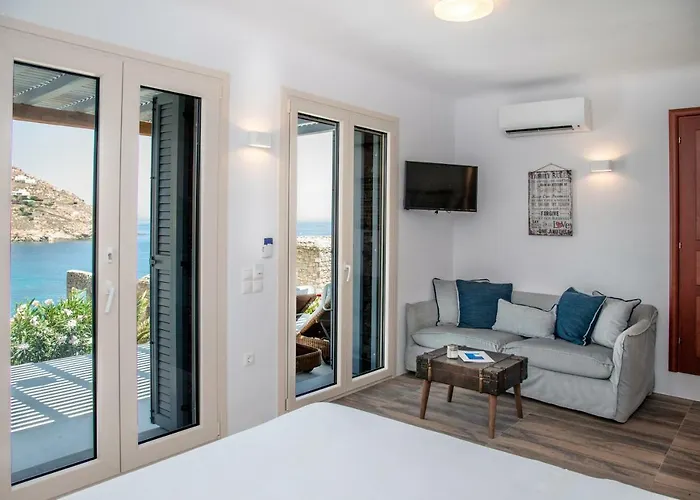 Etesians & Pensionat Super Paradise Beach (Mykonos)