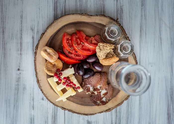 Etesians & ゲストハウス スーパーパラダイスビーチ