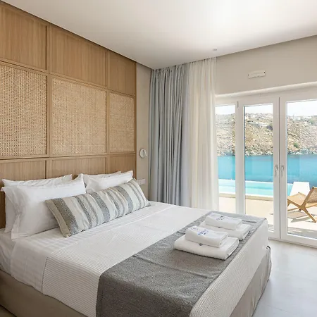 Guest house Etesians & Super Paradise Beach (Mykonos)