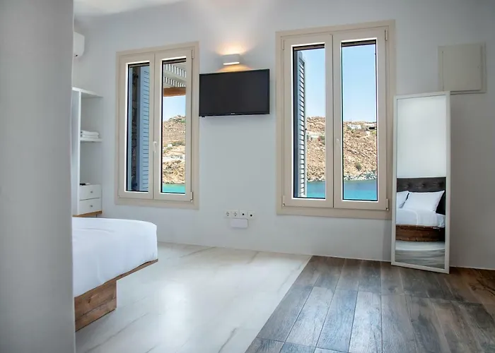 Etesians & Penzion Super Paradise Beach (Mykonos)