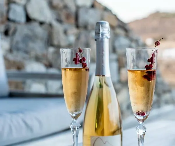 Etesians & סופר פרדייז ביץ'