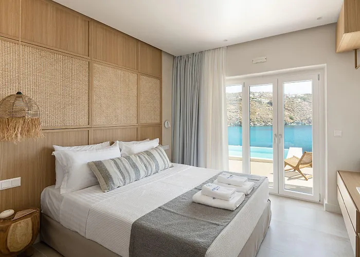 Guest house Etesians & Super Paradise Beach (Mykonos)