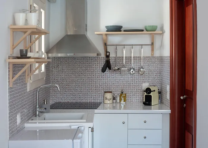 Guest house Etesians & Super Paradise Beach (Mykonos)