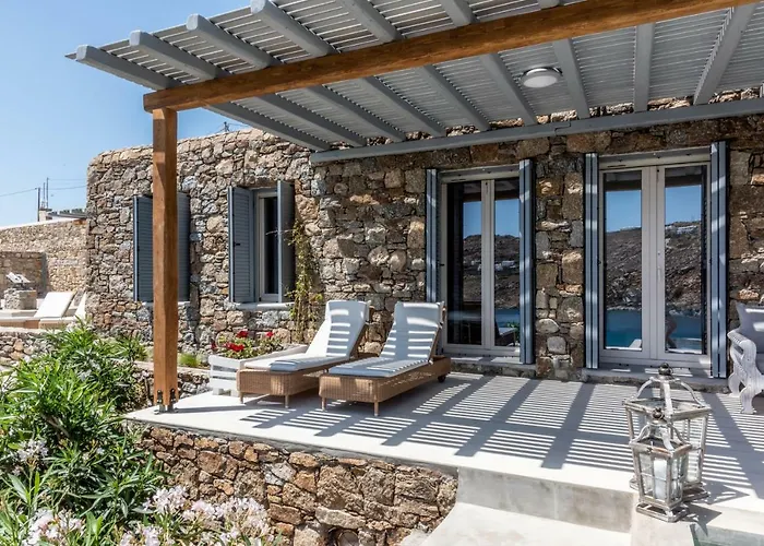 Guest house Etesians & Super Paradise Beach (Mykonos)