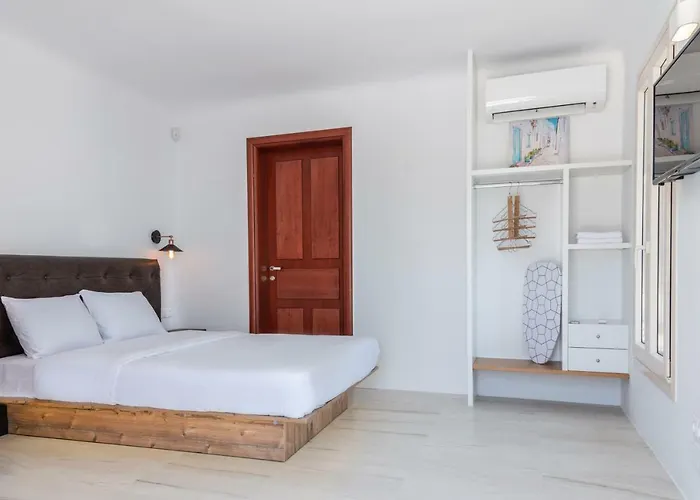 Guest house Etesians & Super Paradise Beach (Mykonos)